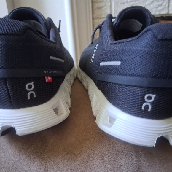 On Cloud Running Womens's Black Sneakers - Picture 5 of 8